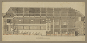 216629 Lengtedoorsnede van het ontwerp voor een nieuwe schouwburg aan het Vredenburg te Utrecht; met opstand van twee ...